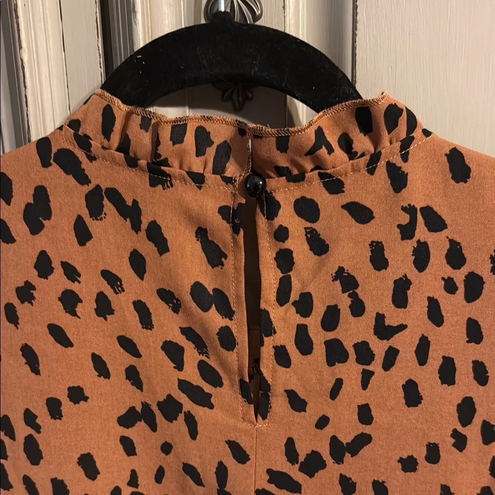 Leopard Print Ruffle Sleeve Top - Picture 2 of 3